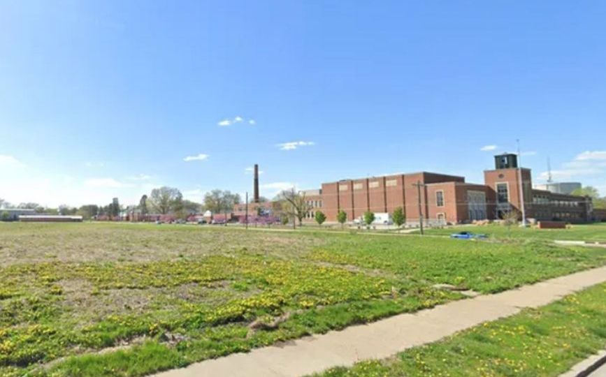 Empty lot, formerly the Mercy Franklin clinic in Beaverdale