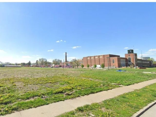 Empty lot, formerly the Mercy Franklin clinic in Beaverdale